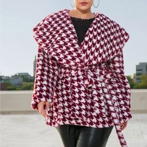 Absolutely gorgeous coat. Thick soft belted. So flattering Size 24/26